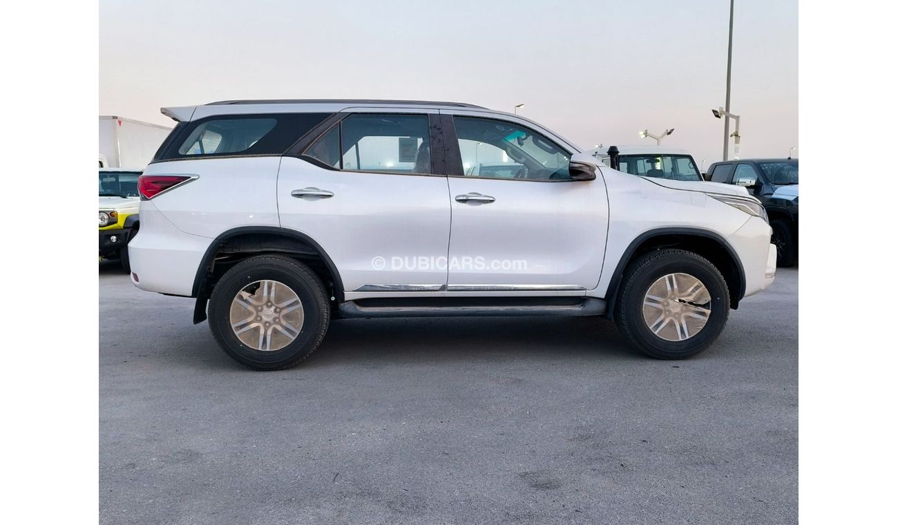 تويوتا فورتونر FORTUNER SR5  2.7L AT FULL OPTION PETROL 2024