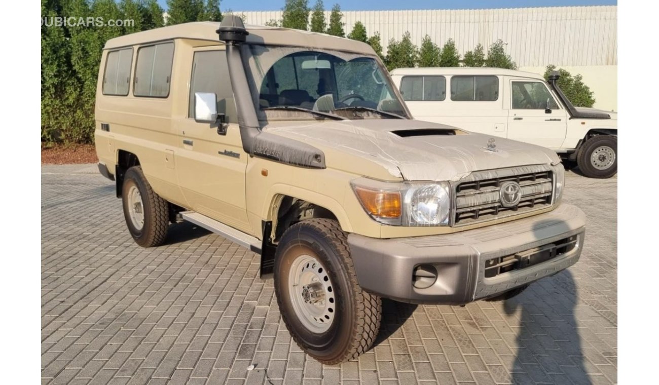 تويوتا لاند كروزر هارد توب Toyota LC 78 4.5 DSL HTOP BEIGE COLOR