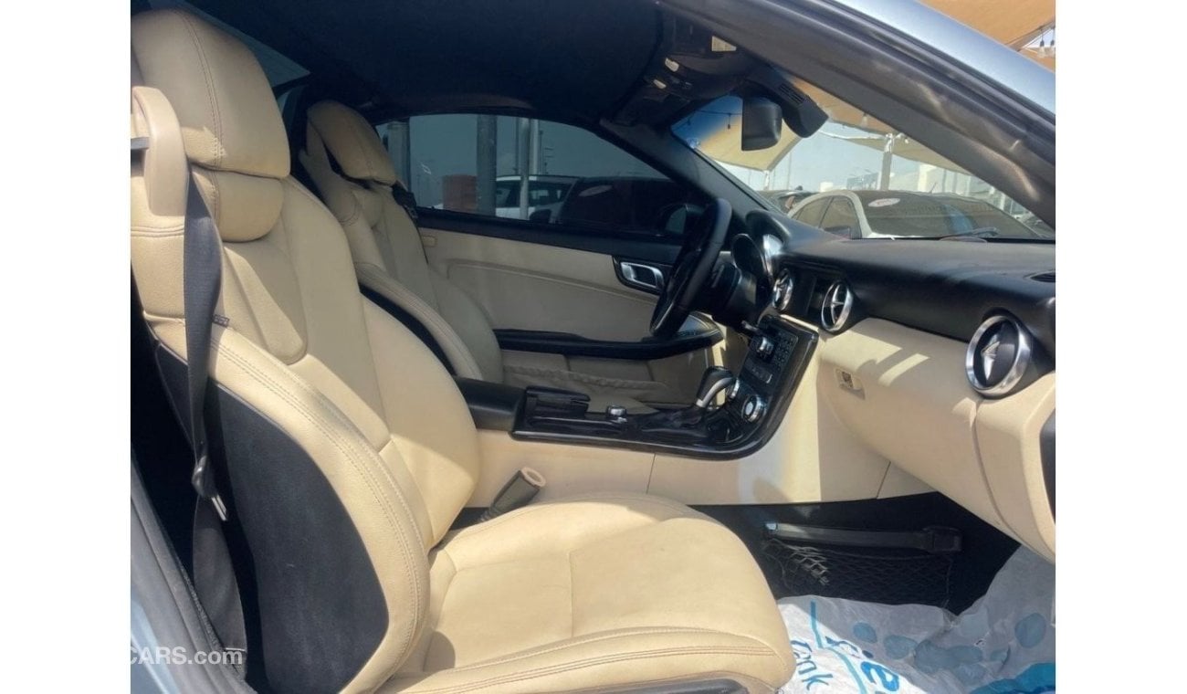 مرسيدس بنز SLK 200 Std موديل 2012 ، خليجي ، فل اوبشن ، 4 سلندر ، ناقل حركة اوتوماتيك ، جتري ، بحالة ممتازة ، عداد المسا