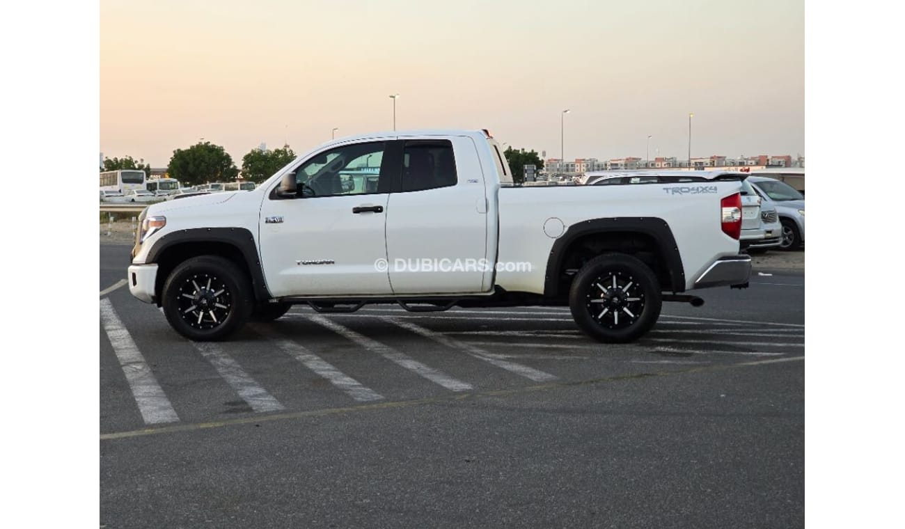 Toyota Tundra 2019 Model 4x4 , leather seats and with spacial interior