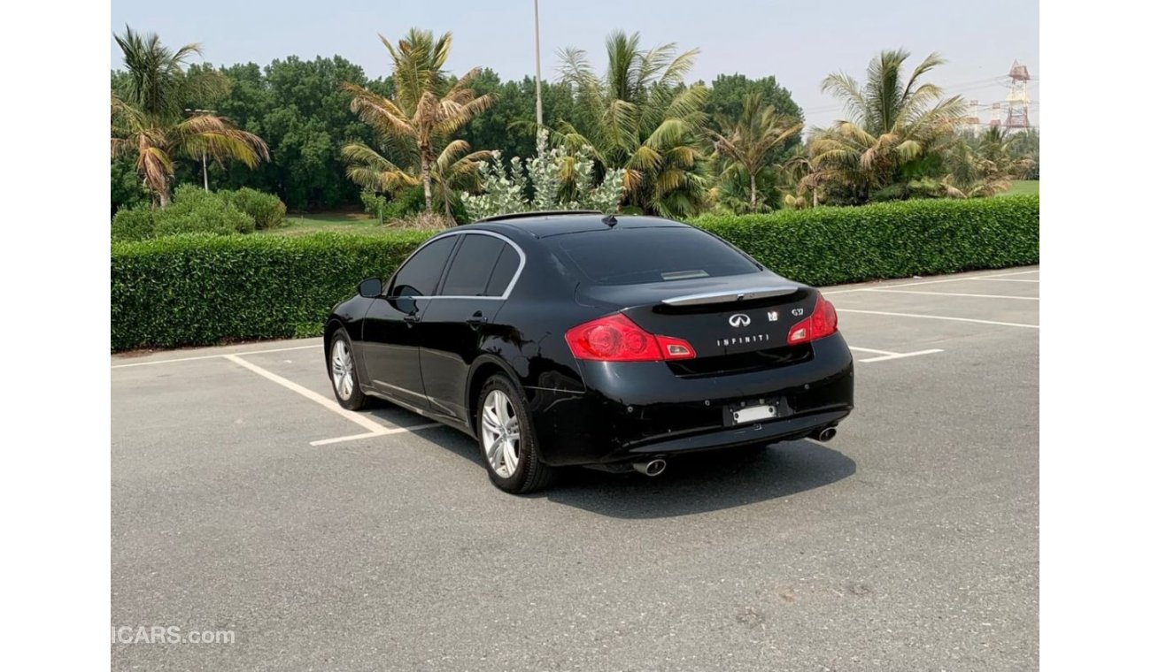 إنفينيتي G37 السياره بحاله جيده جدا لا تحتاج إلى أي مصاريف