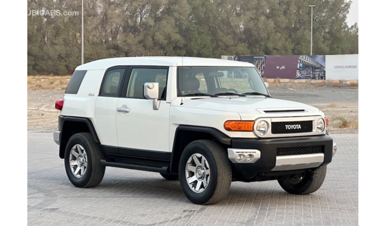 تويوتا إف جي كروزر Toyota FJ Cruiser 2022 GCC Petrol left hand Drive very excellent