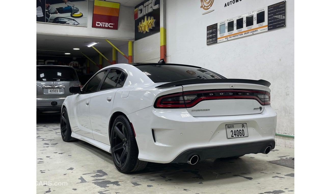 دودج تشارجر SRT 6.2 V8 HELLCAT