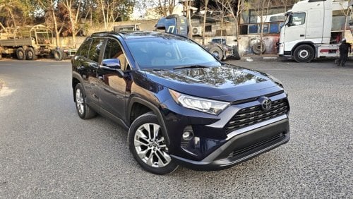 Toyota RAV4 XLE Full options premium