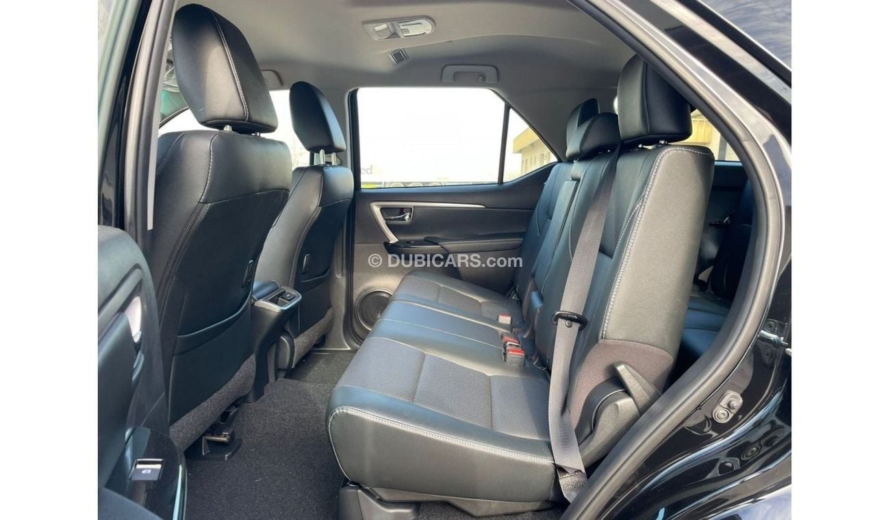 تويوتا فورتونر Toyota Fortuner 4.0L VXR , Black Interior