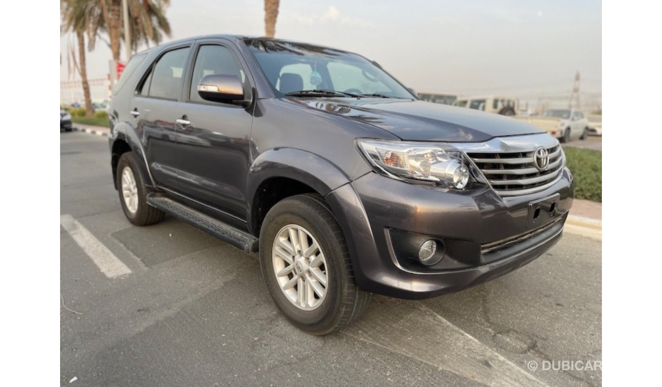 Toyota Fortuner Toyota fortuner EXR 2014 V4 2.7 left hand drive