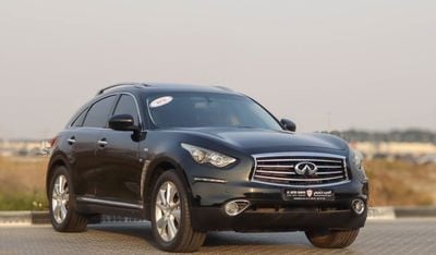 Infiniti Q70 Luxury 3.7L Infiniti Qx70 3.7L 2016 GCC (full service history) , accident-free, in excellent conditi