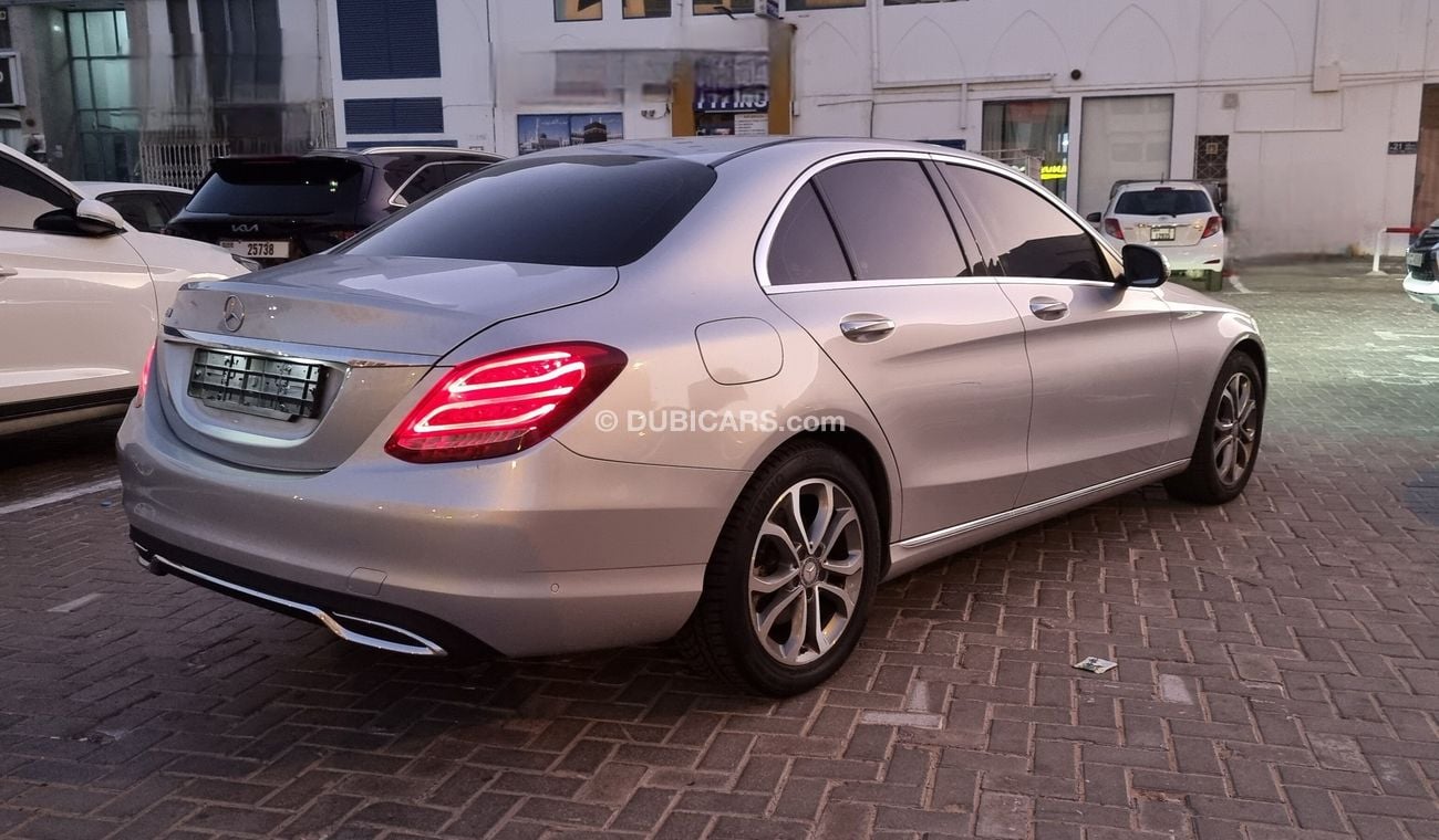 Mercedes-Benz C200 low-kms, guaranteed never repair