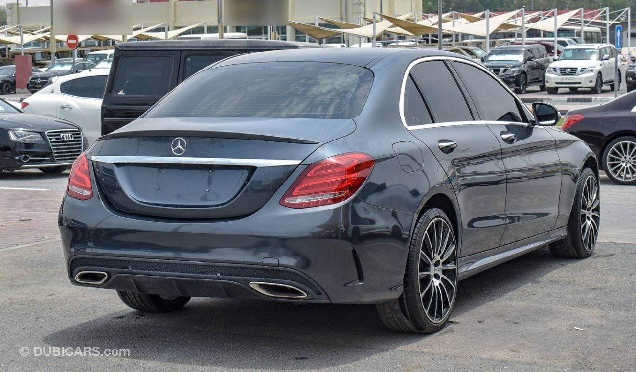 مرسيدس بنز C 300 لاكجري