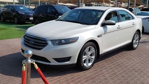 Ford Taurus very clean car