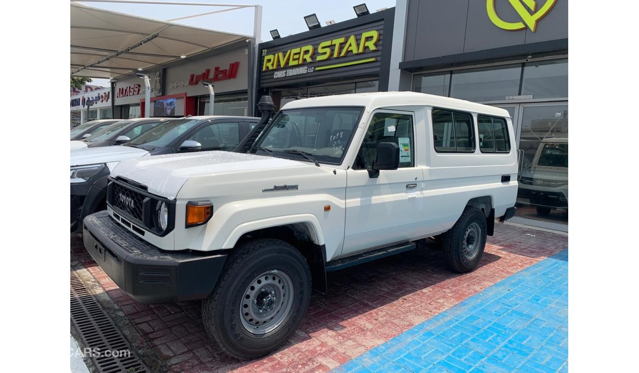 Toyota Land Cruiser Hard Top LAND CRUISER LC78 4.0L V6 MANUAL 3-DOOR