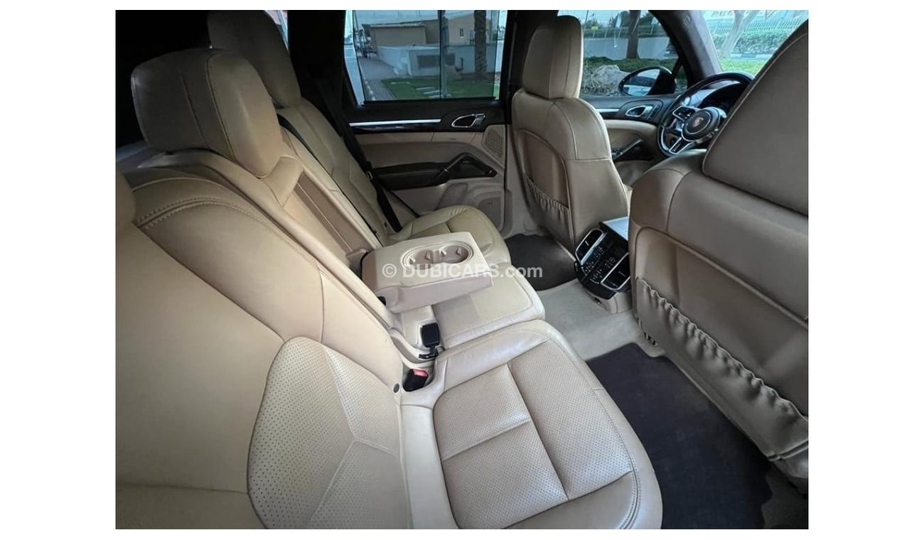 بورش كايان PORSCHE CAYENNE GTS 2016 GCC IN PERFECT CONDITION