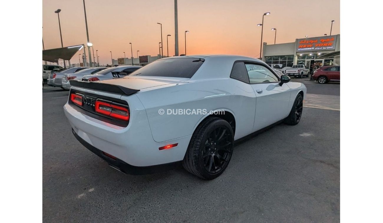 Dodge Challenger SXT