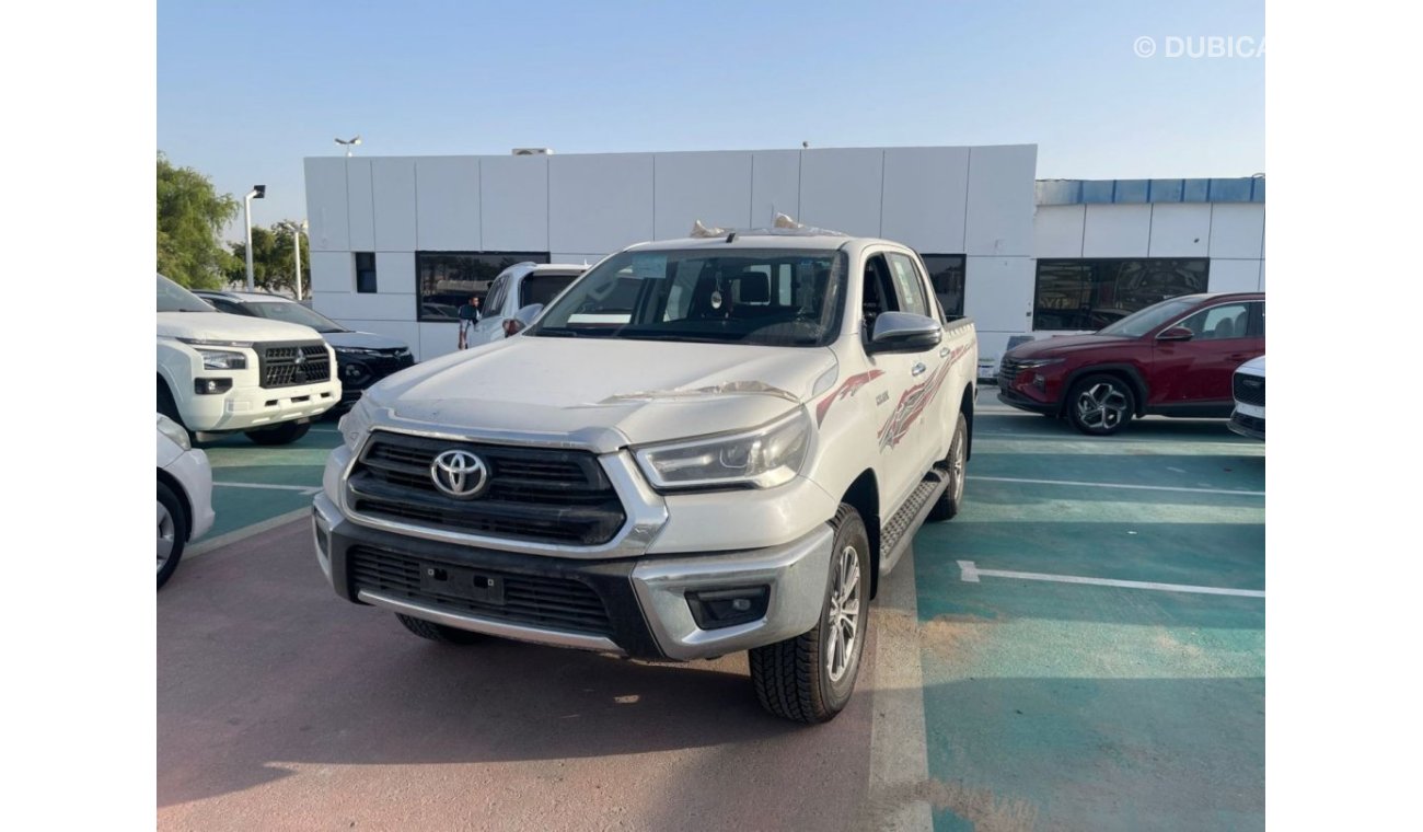 تويوتا هيلوكس 2.7 engine petrol  // 4x4 // full option // Saudi spec // model 2024