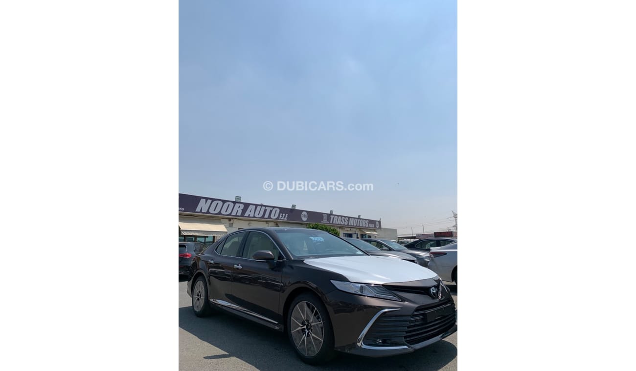 Toyota Camry Limited with GBL audio system , 3.5 L , full option , GCC spec