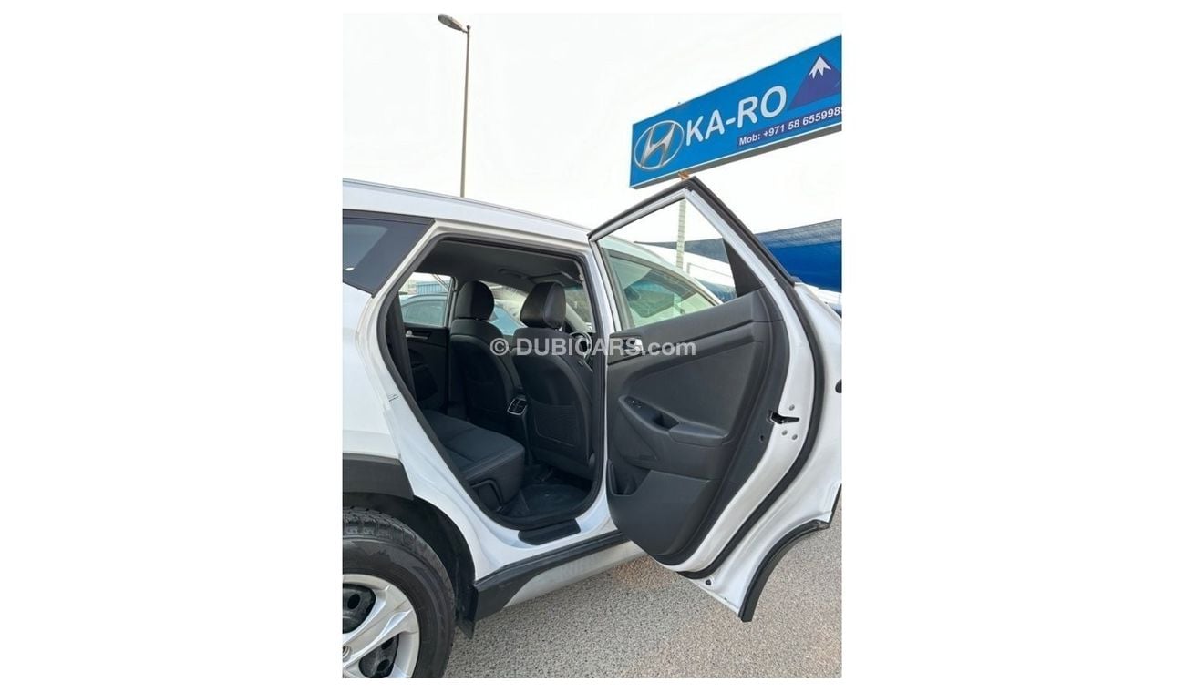 Hyundai Tucson 2.0L car in good condition 2019 Hyundai Tucson with an engine capacity of 2 liters 4wd blind spot se