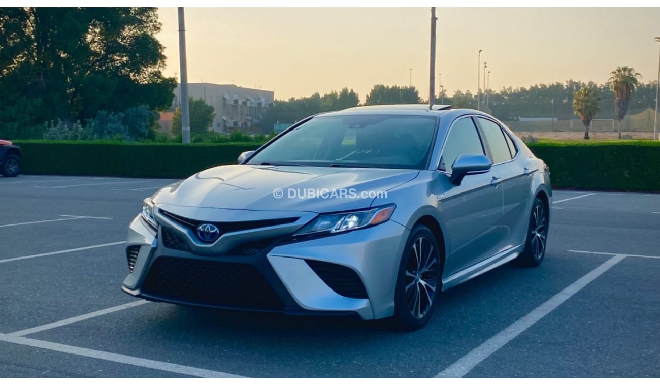 Used Toyota Camry Hybrid Full option 2018 for sale in Sharjah - 668069