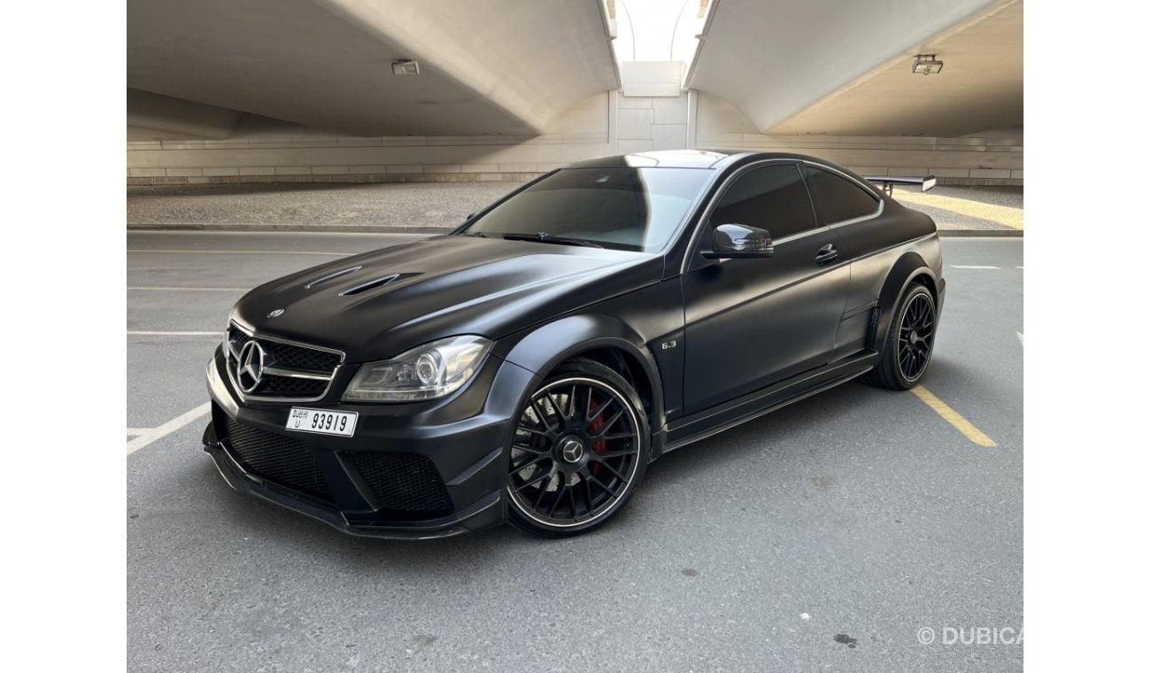 مرسيدس بنز C 63 كوبيه Black Series look