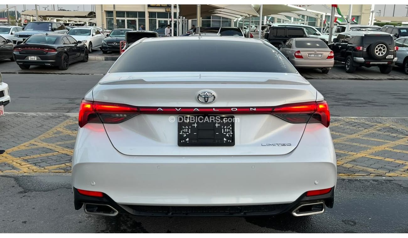 Toyota Avalon Limited Free accident,GCC, Full options, 3.5L, V6