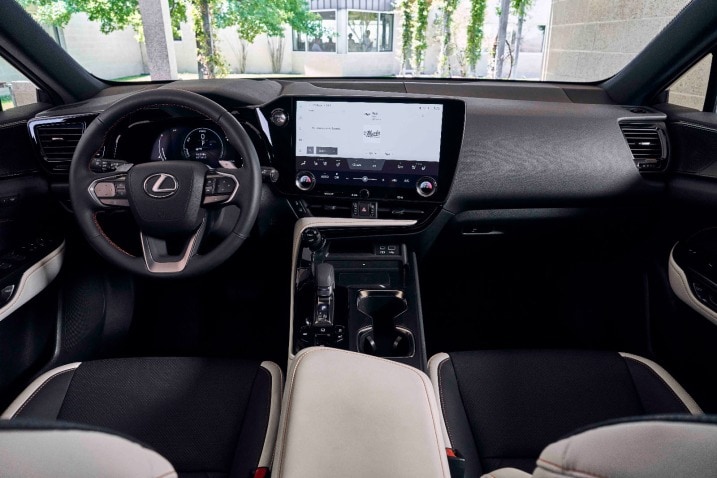 Lexus NX350h interior - Cockpit