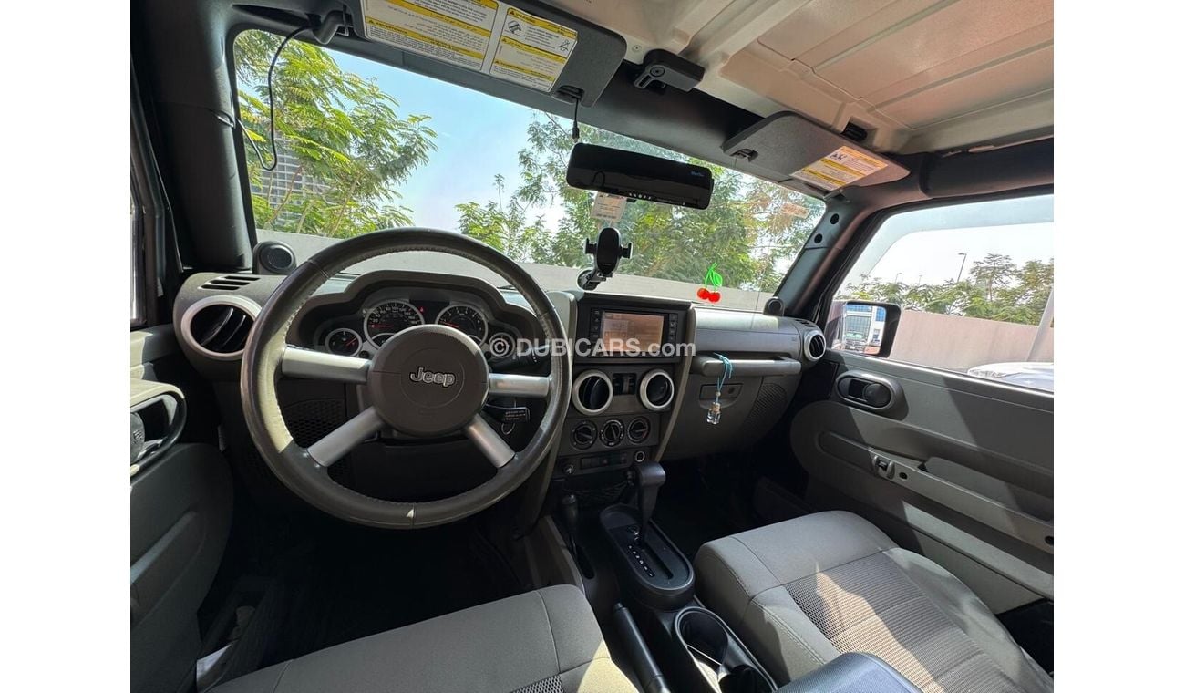 Jeep Wrangler Sahara 3.6L A/T