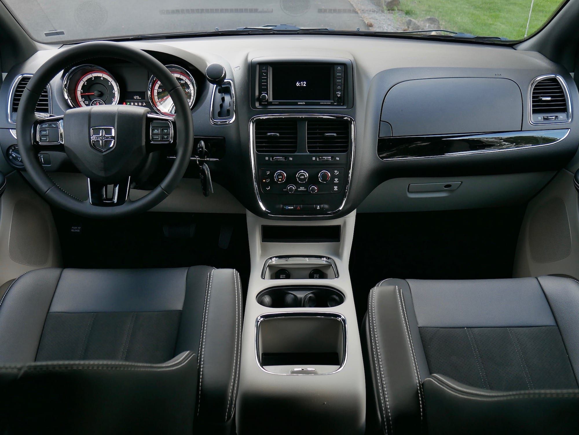 دودج جراند كارافان interior - Cockpit