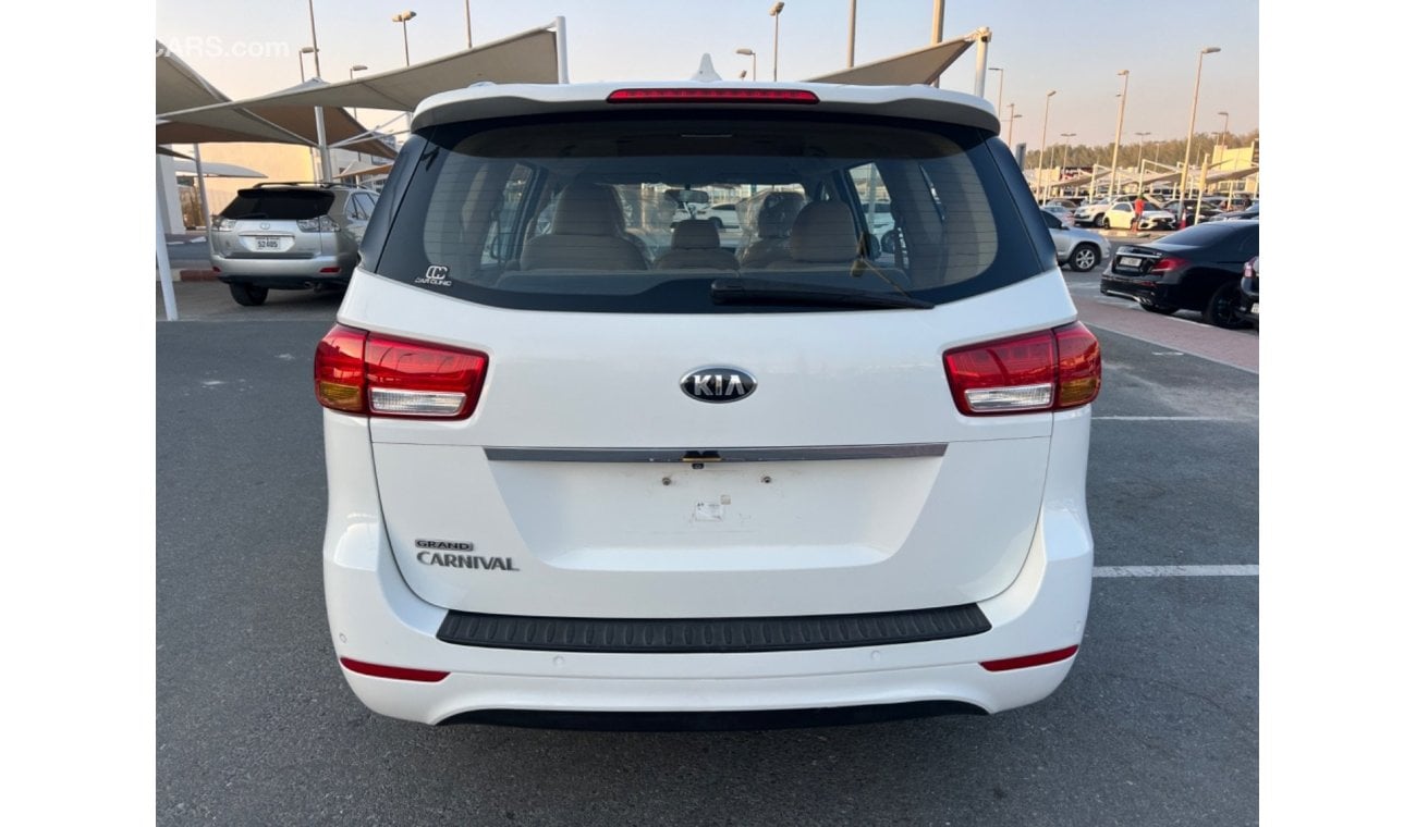 كيا كارنيفال 2016 Kia carnival Lx