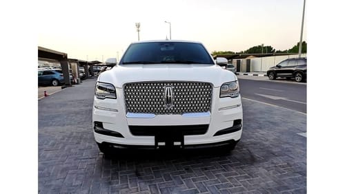 Lincoln Navigator Presidential 3.5L Lincoln Navigator (Presidential)  - 2023- White