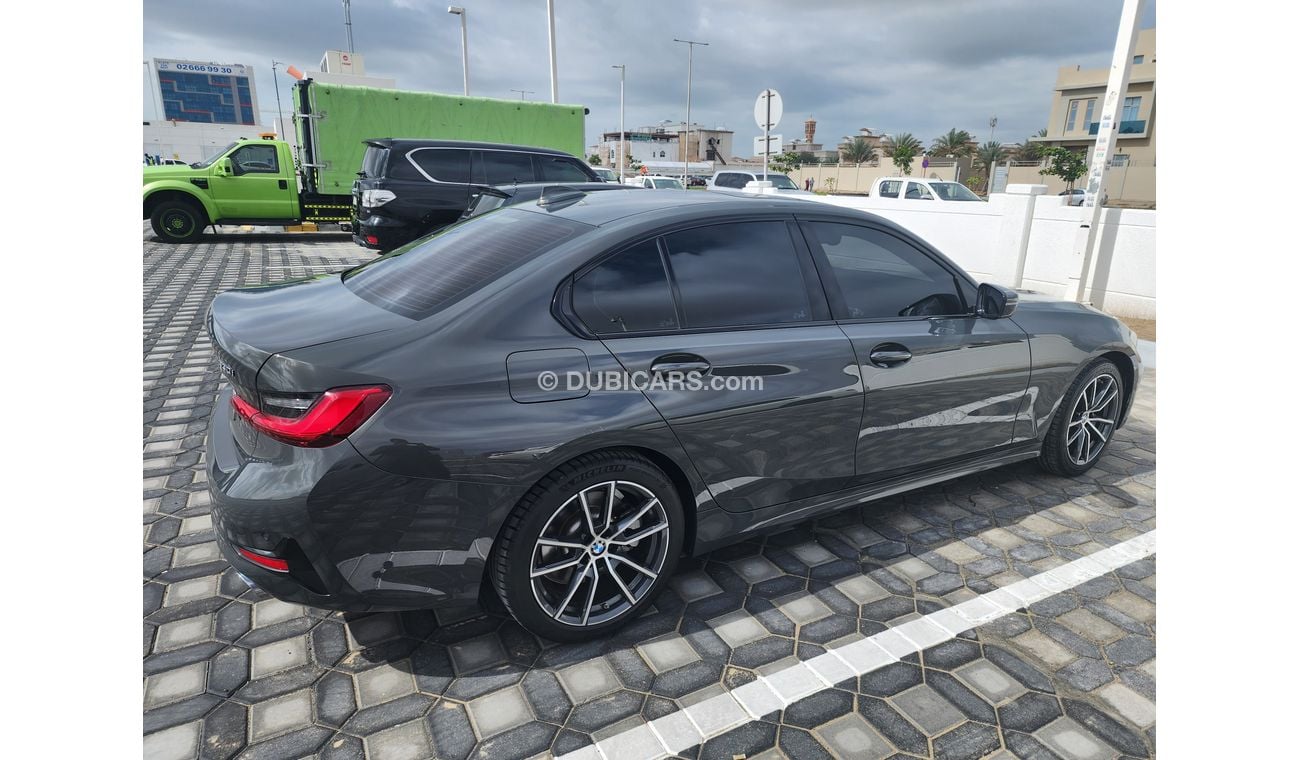 BMW 330i Exclusive 2.0L (255 HP)