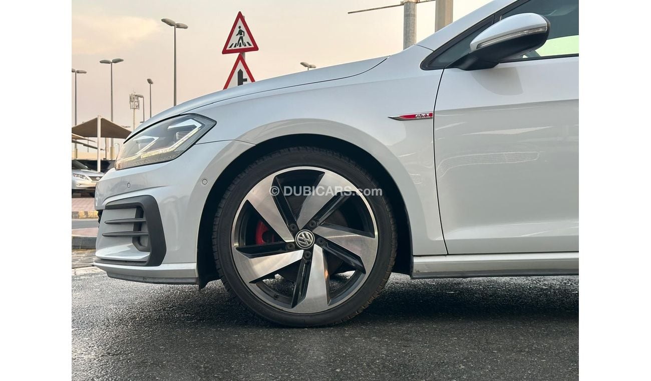 فولكس واجن جولف GTI GTI P1 Volkswagen Golf GTi _GCC_2019_Excellent Condition _Full option