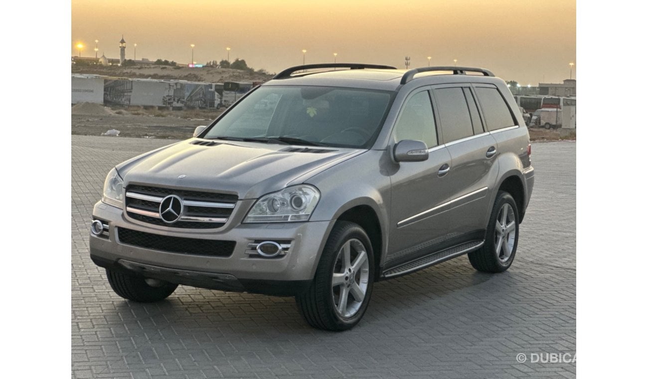 Mercedes-Benz GL 500 موديل 2008 خليجي فل موصفات حاله ممتازه جداااا من الداخل والخارج