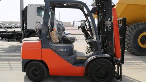 Toyota Fork lift LPG 3 TON, 3 STAGE W/SIDE SHIFT 3 LEVER,4.5M LIFT HEIGHT MY23