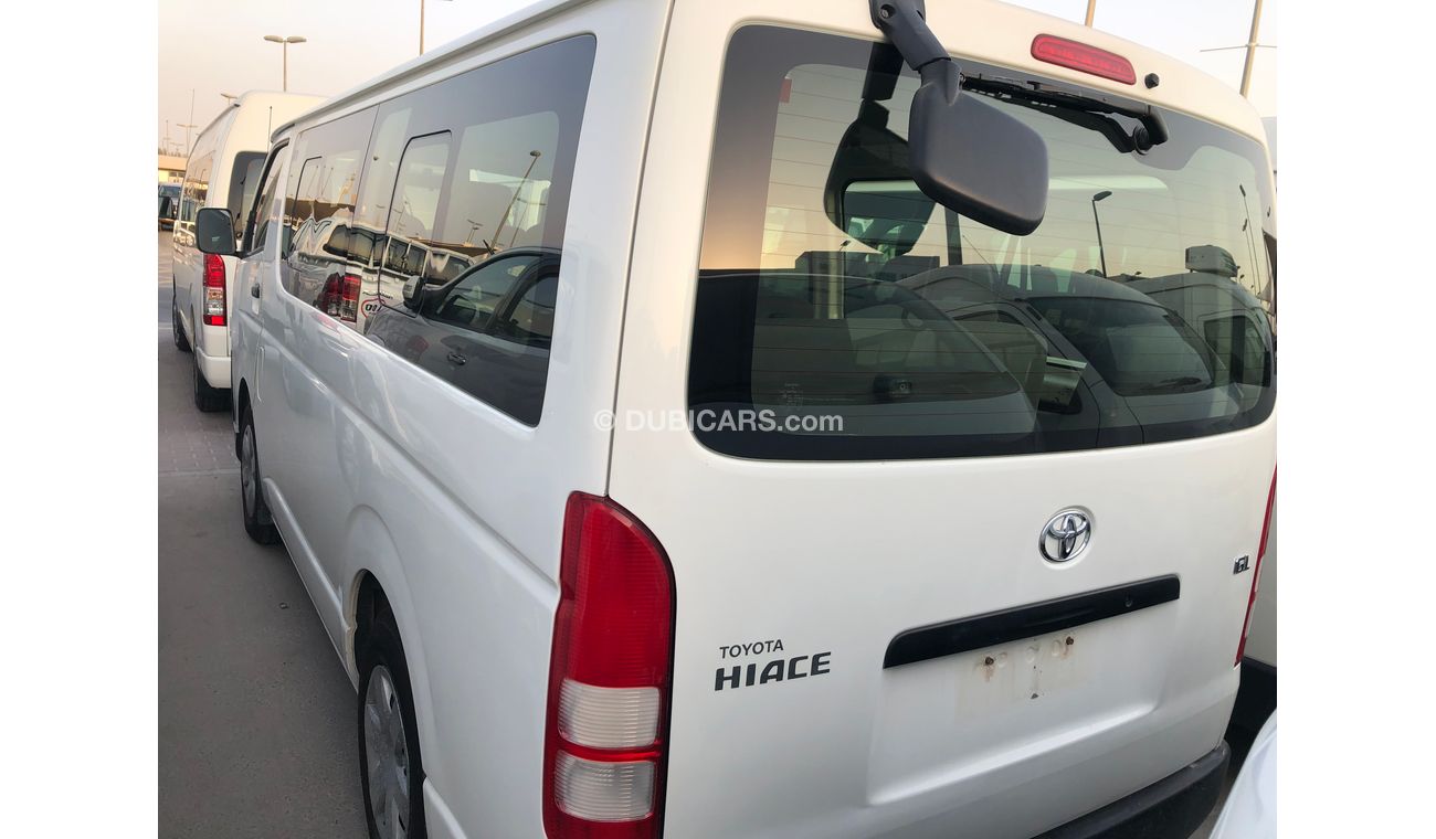 Toyota Hiace Toyota Hiace bus 15 str,model:2015. only done 88000 km