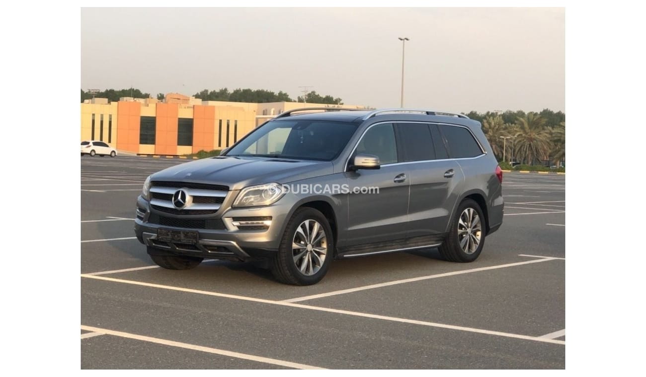 Mercedes-Benz GL 500 MODEL 2014 GCC CAR PERFECT CONDITION INSIDE AND OUTSIDE FULL ORIGINAL PAINT FULL OPTION PANORAMIC RO