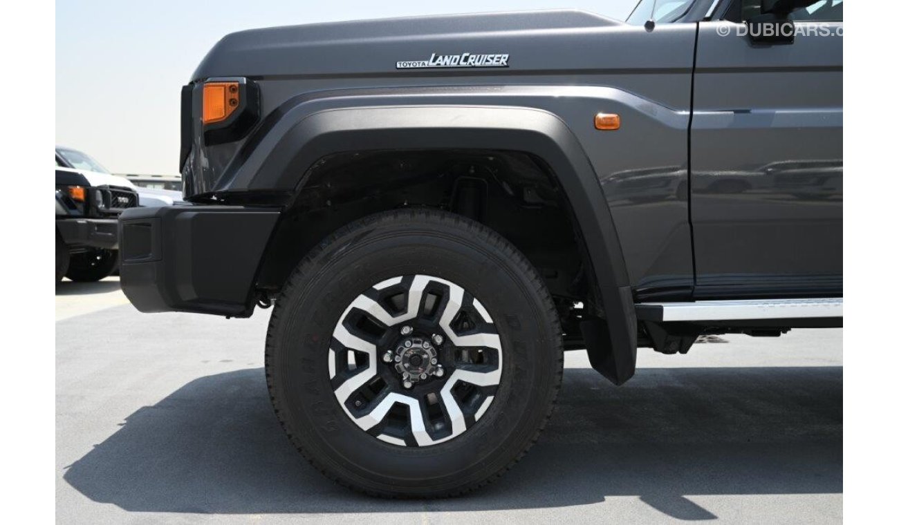 تويوتا لاند كروزر بيك آب 79 Double Cab SDLX 2.8L Diesel 4WD 2-Seater Automatic