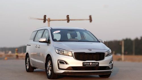 كيا كارنيفال EX 3.3L kia carnival 2019 GCC accident free in excellent condition 1025 p.m