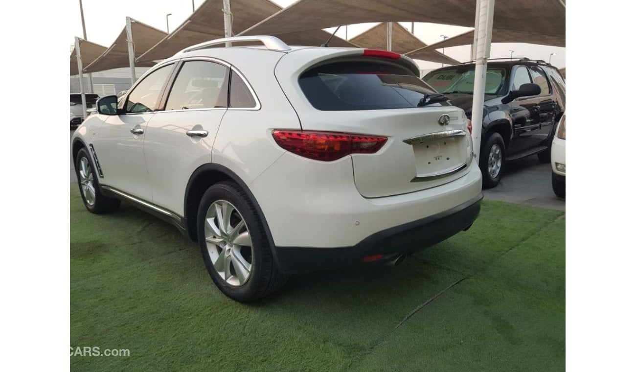 Infiniti FX35 Model 2012 Gulf white color number one, full option, in excellent condition, you do not need any exp