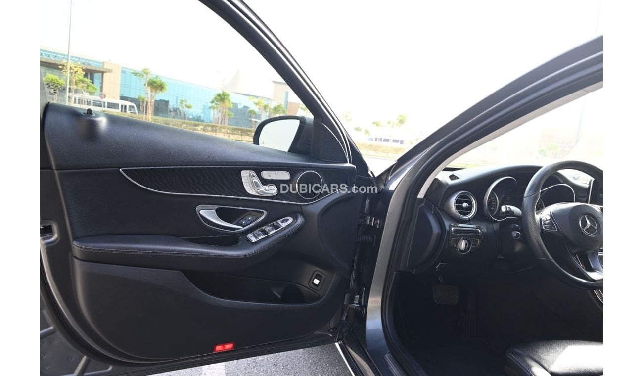 Mercedes-Benz C 300 0% DP - ENGINE+GEAR+CHASSIS GURANTEE - MERCEDESE C300 2.0 4MATIC LEXURY AWD 2017  - US SPECS