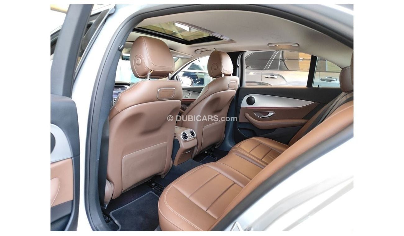 Mercedes-Benz E200 AED 2,000 P.M | 2019 MERCEDES -BENZ  E200 AMG | UNDER WARRANTY | SUNROOF | GCC