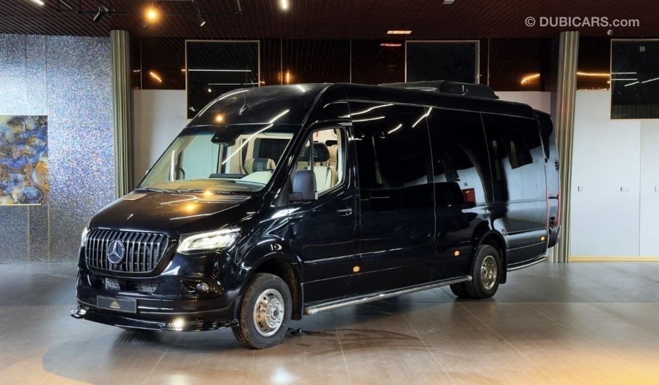 Mercedes-Benz Sprinter 8,304 PM I 519 CDI I Wooden Floor I 21 Seater