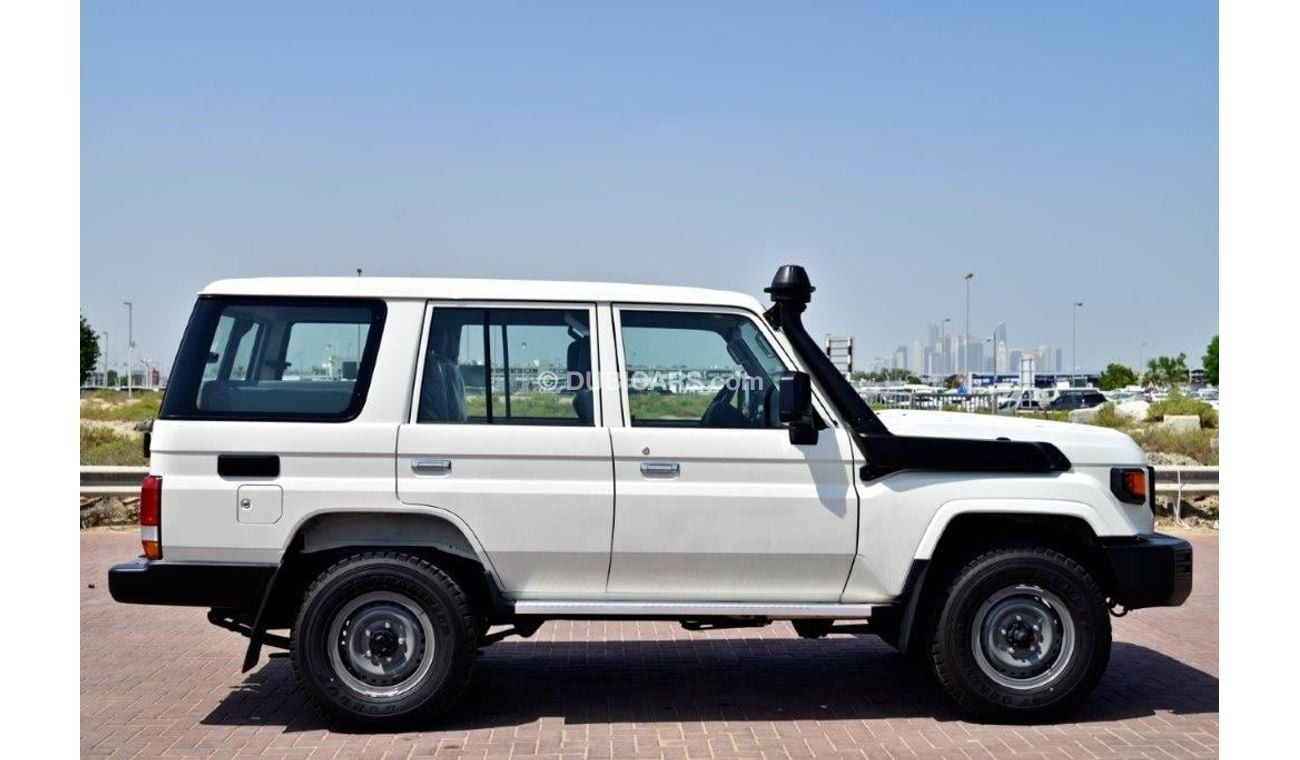 تويوتا لاند كروزر هارد توب 2024 TOYOTA LAND CRUISER 76 HARDTOP V6 4.2L DIESEL 4WD 9-SEATER MT