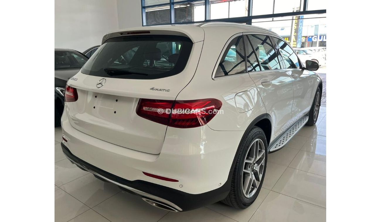 مرسيدس بنز GLC 250 2018 GLC 250 gcc first  owner with services  history  1 year warranty