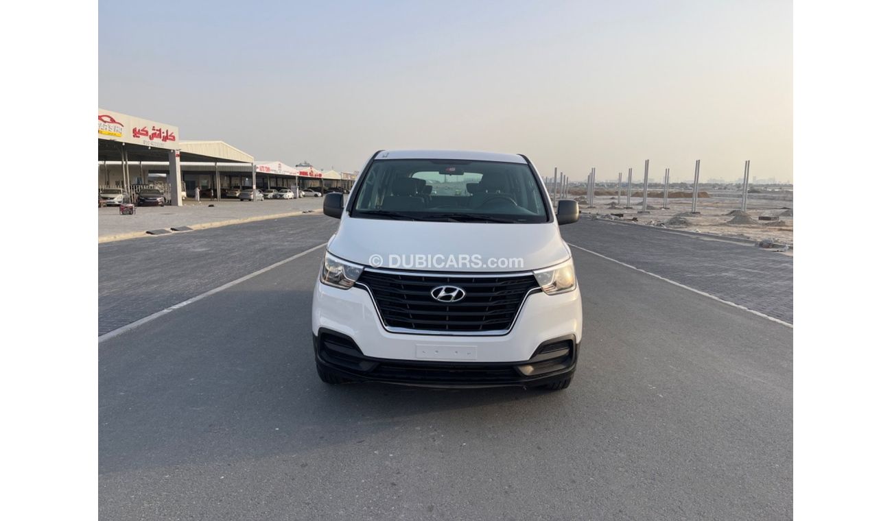 Hyundai H-1 Base Banking facilities without the need for a first payment