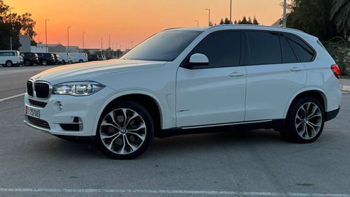 بي أم دبليو X5 50i Luxury 4.4L (7 Seater)