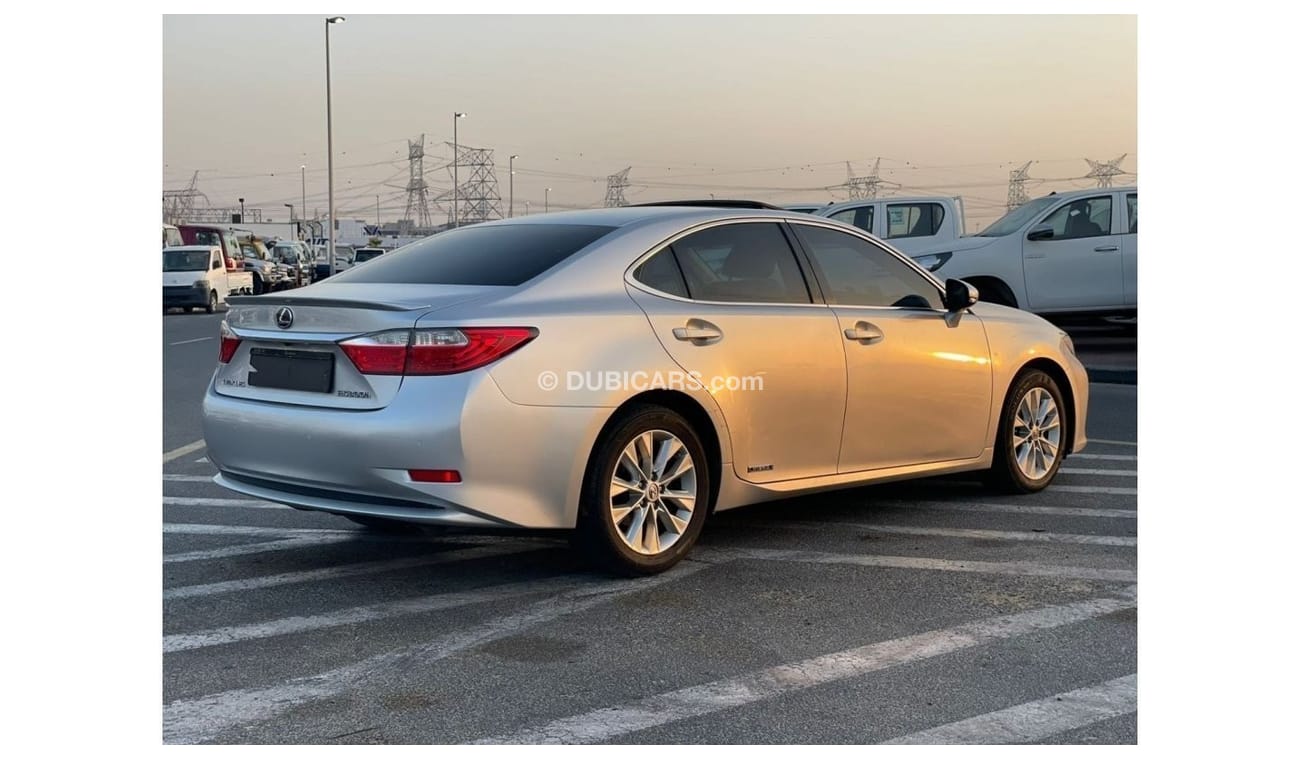 لكزس ES 300 2013 Lexus ES300H Hybrid 2.5L V4 - Japanese Specs Full Option - Without Accident