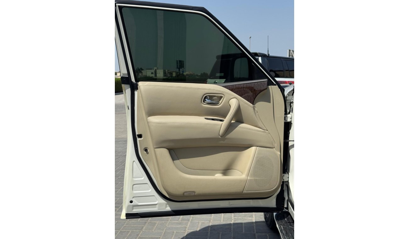 نيسان باترول Nissan patrol 2010 V8 big engine Gcc Full options