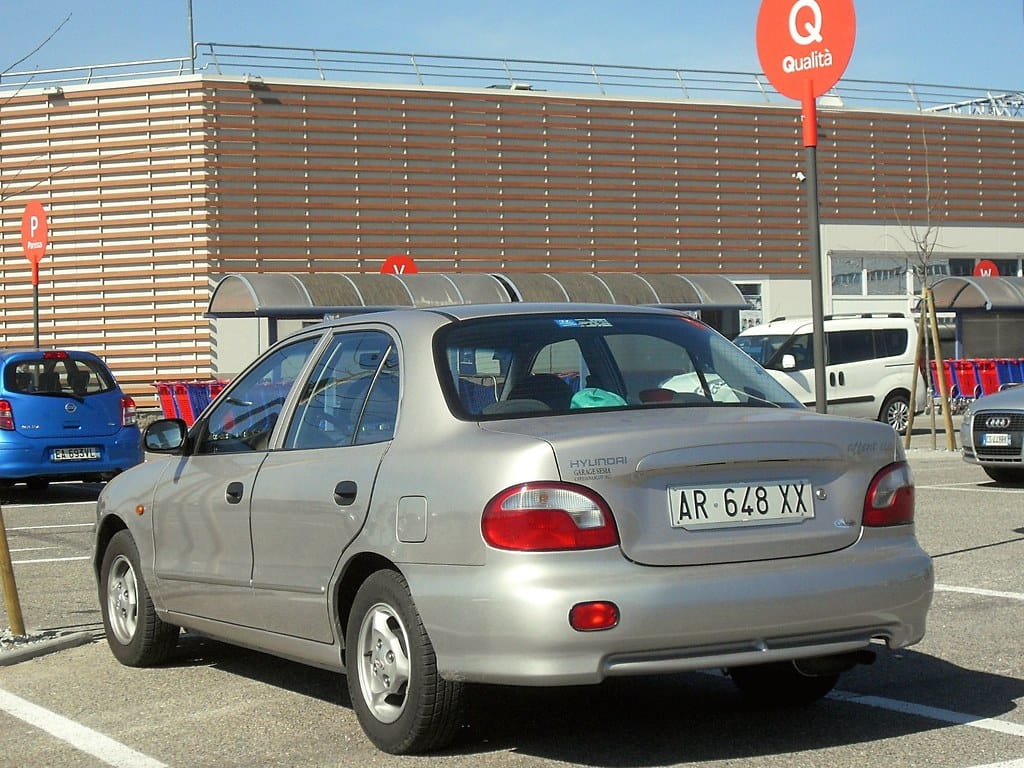 Hyundai Excel exterior - Rear Right Angled