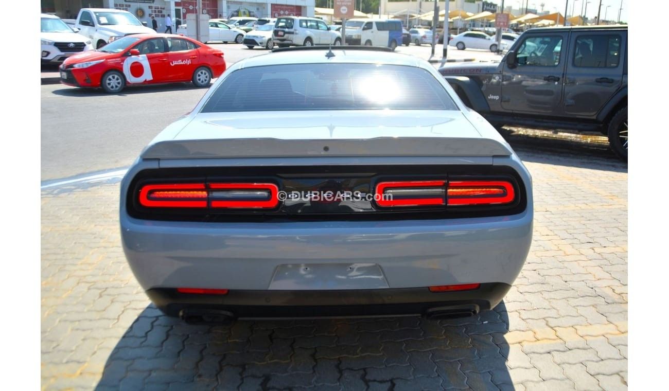 Dodge Challenger SXT Plus 3.6L