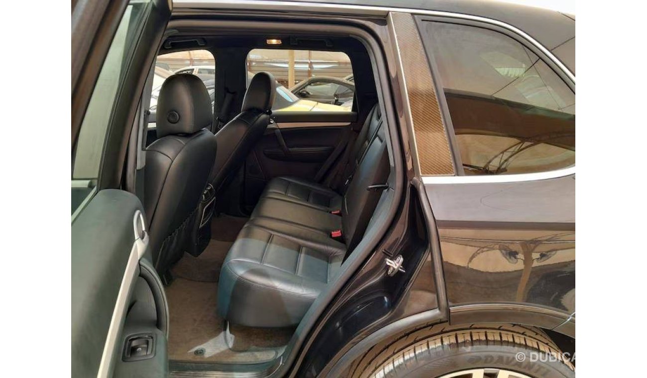 Porsche Cayenne PORSCHE CAYENNE TURBO 4.5L 2006 WITH SUNROOF, ELECTRIC LEATHER SEAT, T.V NAVIGATION AND MUCH MORE...