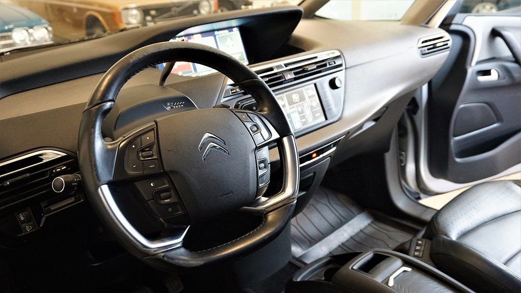 Citroen C4 Picasso interior - Cockpit